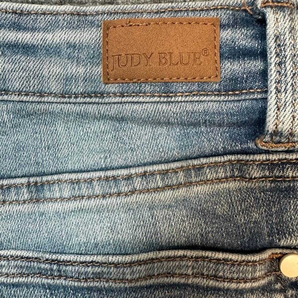 Judy Blue Distressed Denim Shorts Light Wash Button Fly JB150142 Womens Large - Picture 9 of 14